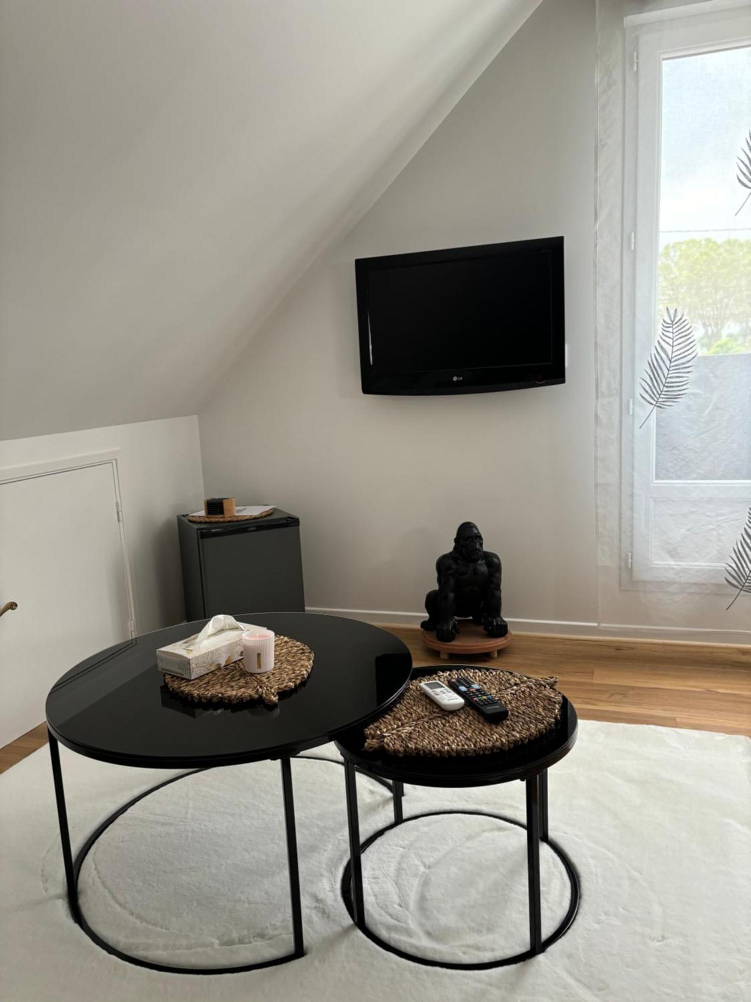 Le 911 Hotel Nazelles-Negron Ngoại thất bức ảnh