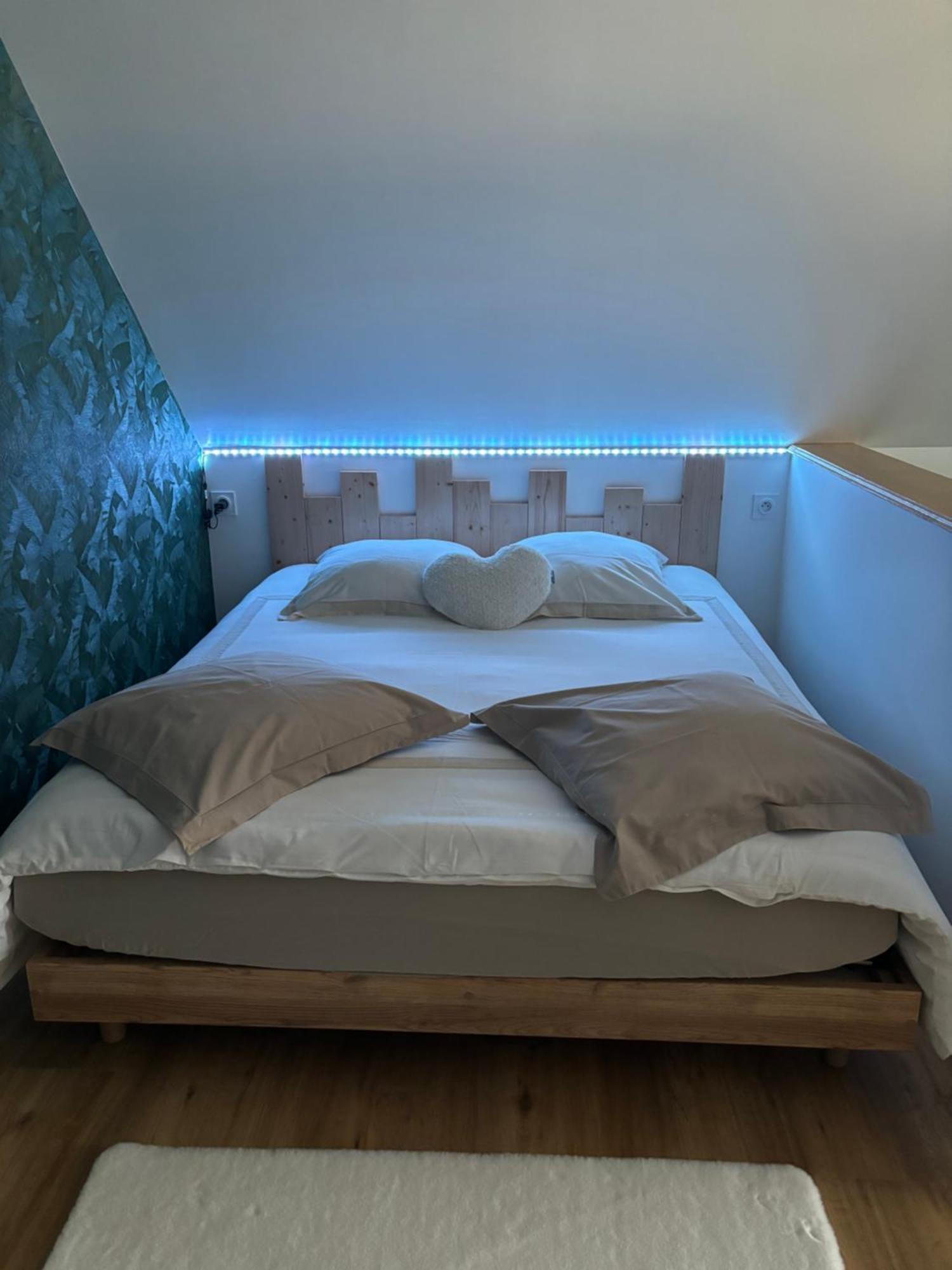 Le 911 Hotel Nazelles-Negron Ngoại thất bức ảnh